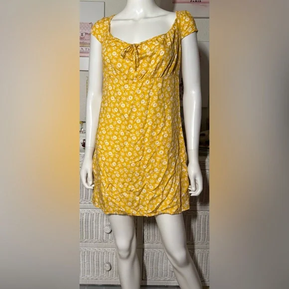 Reformation Madison mini dress Low Cut floral print in Yellow & white Size L - Picture 2 of 9